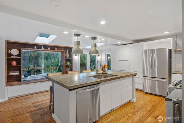 21108 1st Avenue S, Des Moines, WA 98198