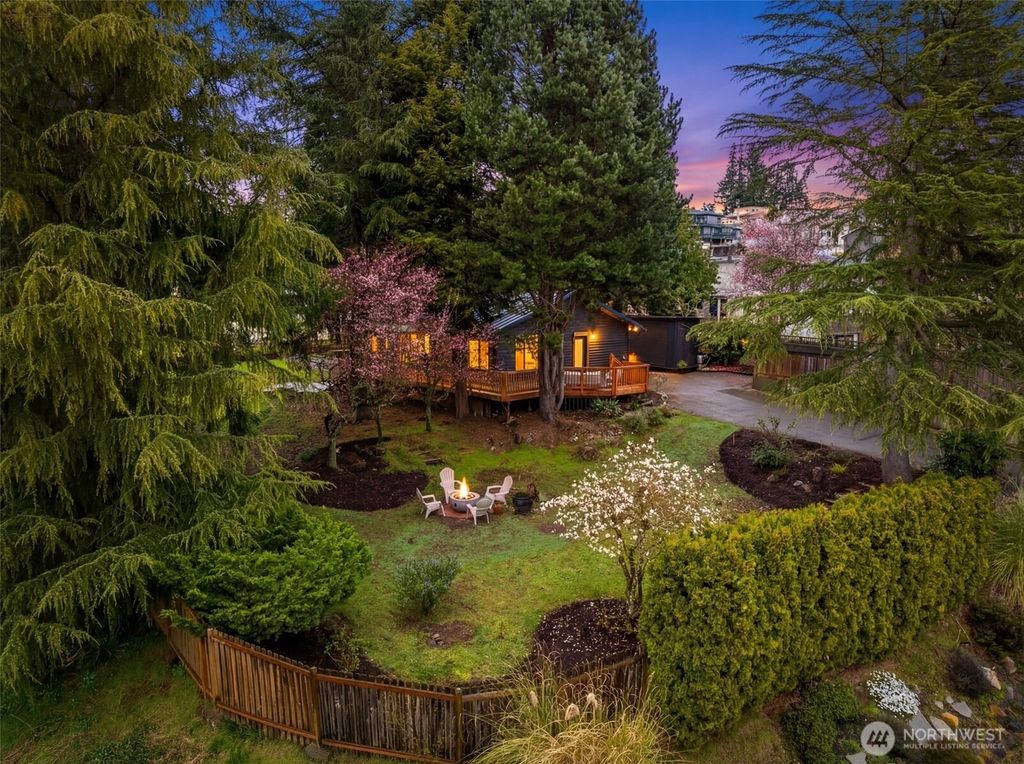 21108 1st Avenue S, Des Moines, WA 98198