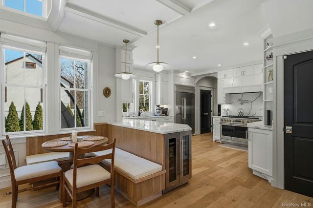 14 Oaklawn Avenue, Glen Head, NY 11545