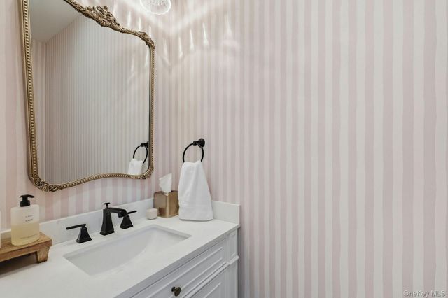 14 Oaklawn Avenue, Glen Head, NY 11545