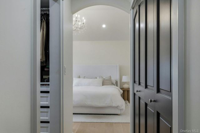 14 Oaklawn Avenue, Glen Head, NY 11545