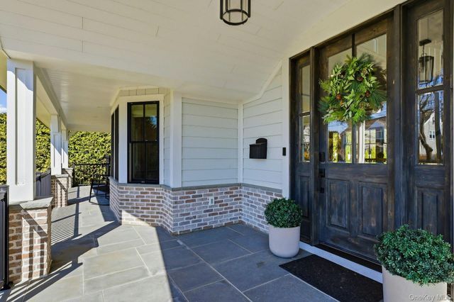 14 Oaklawn Avenue, Glen Head, NY 11545