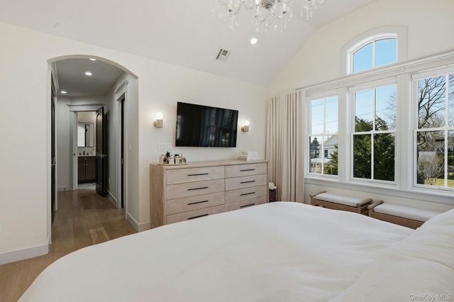 14 Oaklawn Avenue, Glen Head, NY 11545