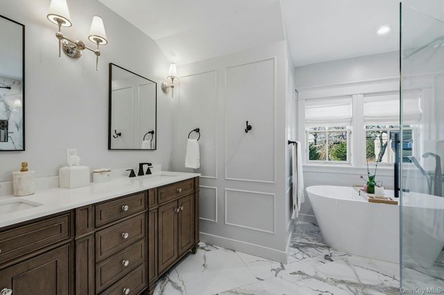 14 Oaklawn Avenue, Glen Head, NY 11545