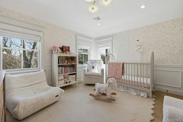 14 Oaklawn Avenue, Glen Head, NY 11545