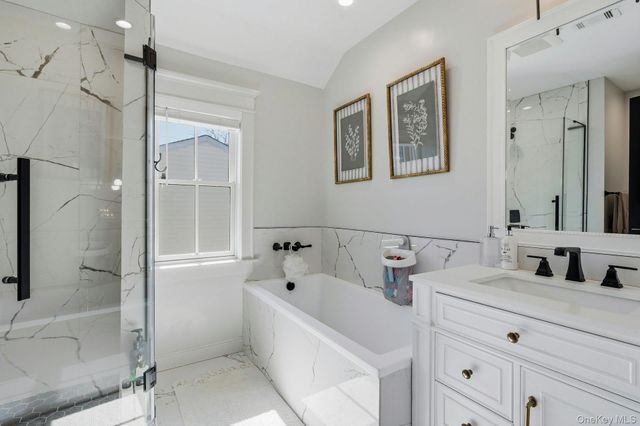 14 Oaklawn Avenue, Glen Head, NY 11545