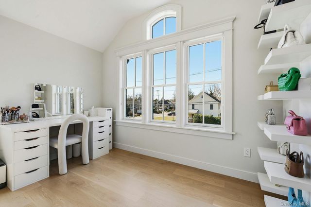 14 Oaklawn Avenue, Glen Head, NY 11545