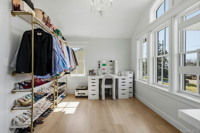 14 Oaklawn Avenue, Glen Head, NY 11545