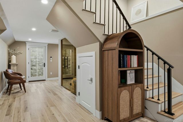 14 Oaklawn Avenue, Glen Head, NY 11545