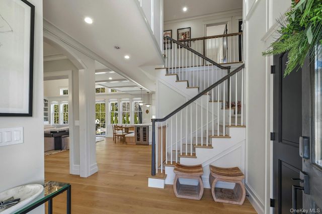 14 Oaklawn Avenue, Glen Head, NY 11545