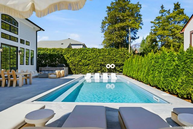 14 Oaklawn Avenue, Glen Head, NY 11545