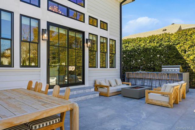 14 Oaklawn Avenue, Glen Head, NY 11545