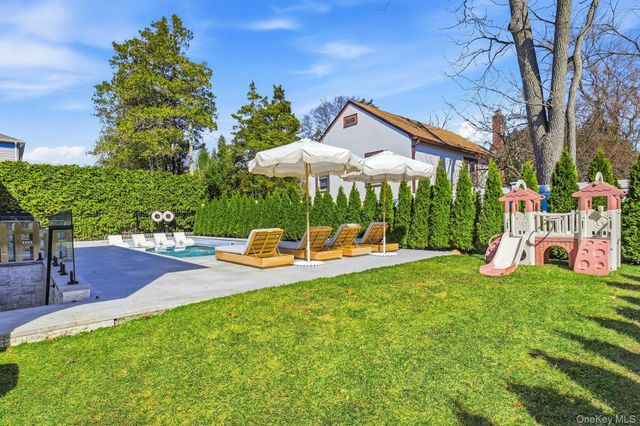 14 Oaklawn Avenue, Glen Head, NY 11545