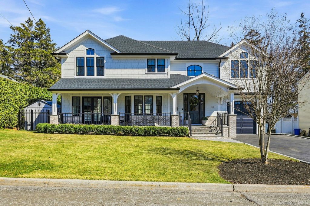 14 Oaklawn Avenue, Glen Head, NY 11545