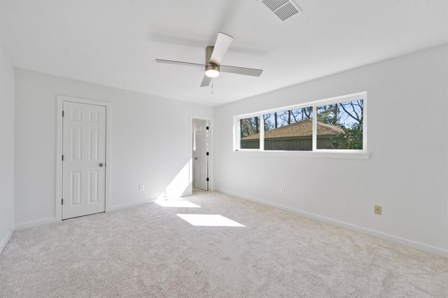 205 Elmwood Street, Huntsville, TX 77320