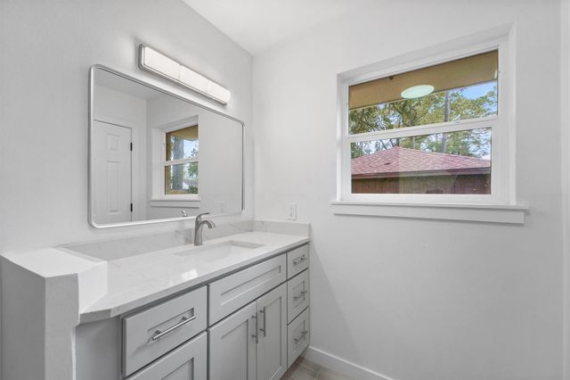 205 Elmwood Street, Huntsville, TX 77320