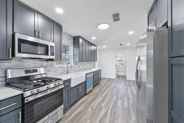 205 Elmwood Street, Huntsville, TX 77320