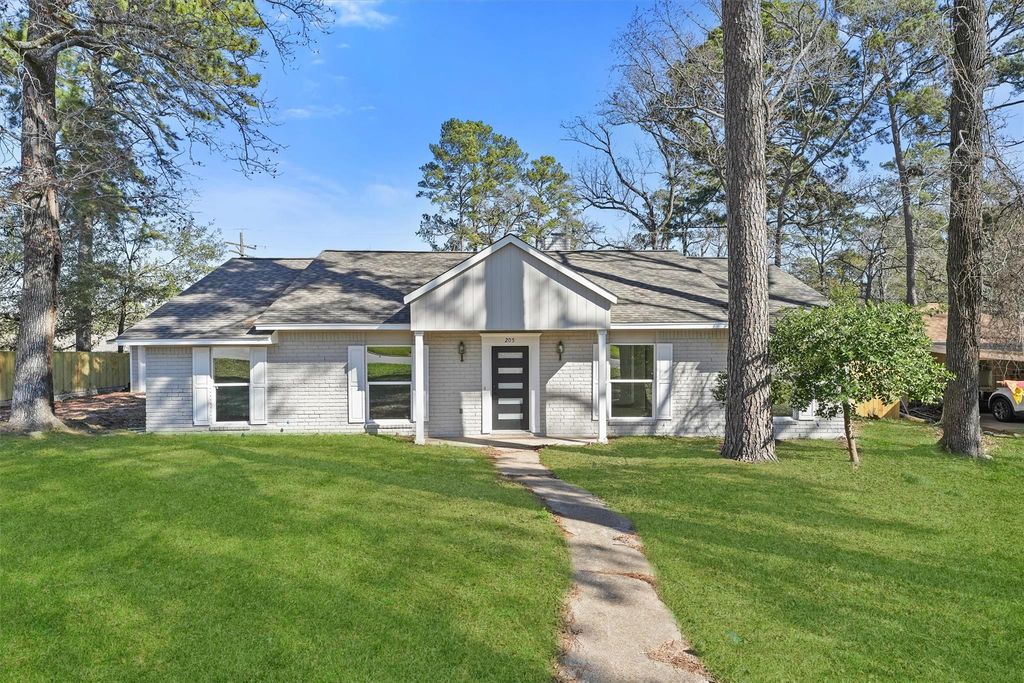 205 Elmwood Street, Huntsville, TX 77320