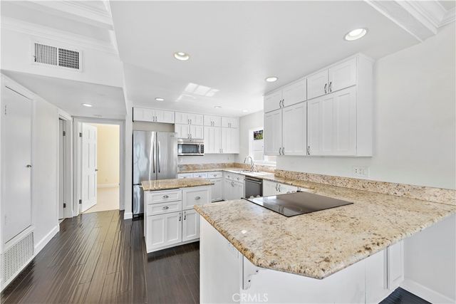 882 Acapulco Street, Laguna Beach, CA 92651