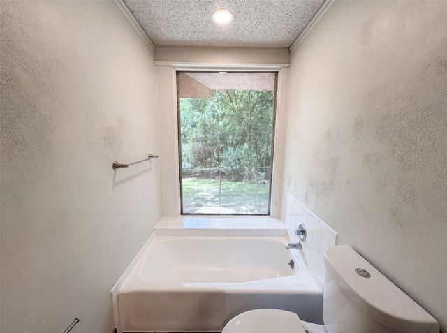 202 Vanshire Road W, Lakeside, TX 76108