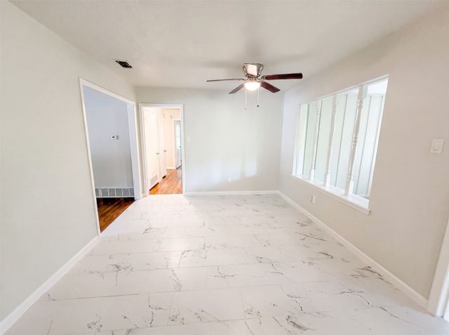 202 Vanshire Road W, Lakeside, TX 76108
