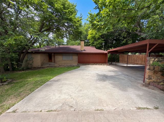 202 Vanshire Road W, Lakeside, TX 76108