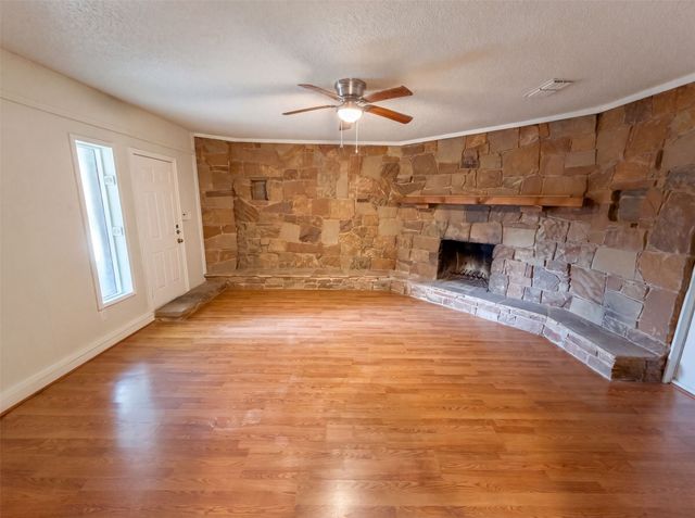 202 Vanshire Road W, Lakeside, TX 76108