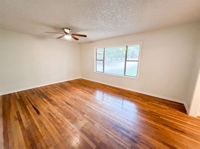 202 Vanshire Road W, Lakeside, TX 76108