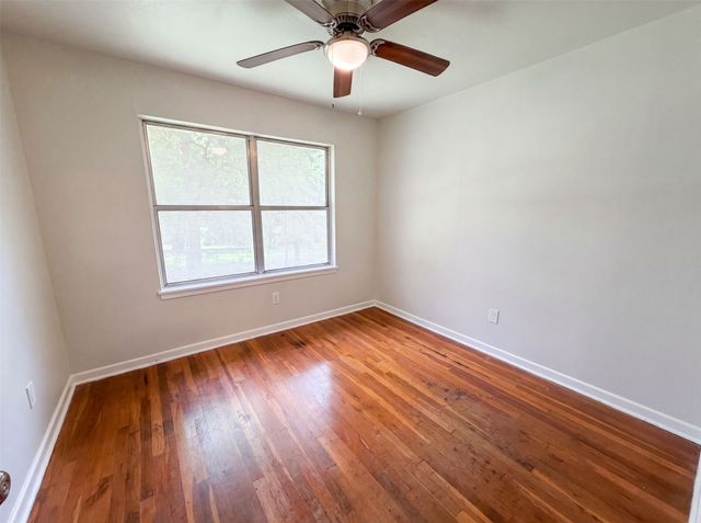 202 Vanshire Road W, Lakeside, TX 76108