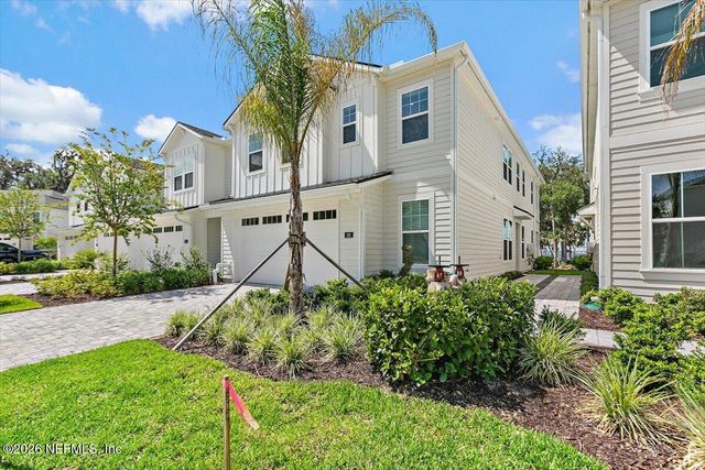 381 OAKMOSS Drive, St. Johns, FL 32259