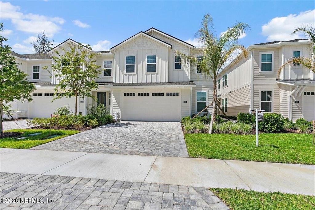 381 OAKMOSS Drive, St. Johns, FL 32259