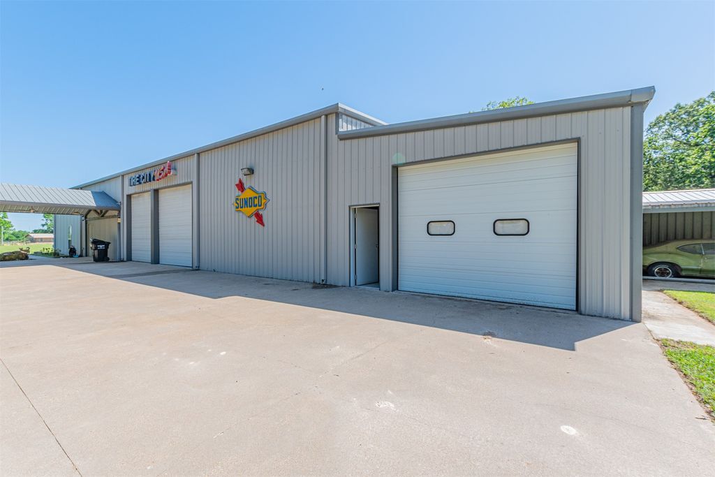 129 County Road 2222, Emory, TX 75440