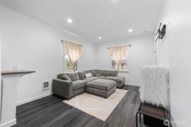 3605 S Cushman Avenue, Tacoma, WA 98418