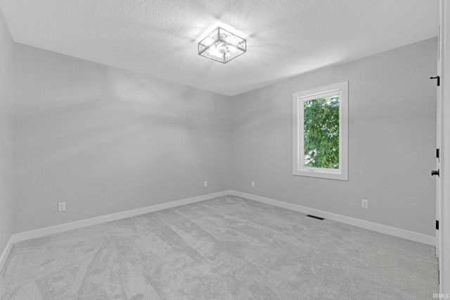 5962 N Clinton Street, Fort Wayne, IN 46825