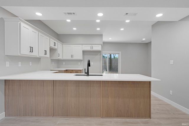 5962 N Clinton Street, Fort Wayne, IN 46825