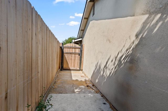 1053 Westward Way, Sacramento, CA 95833