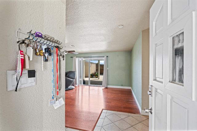 1053 Westward Way, Sacramento, CA 95833