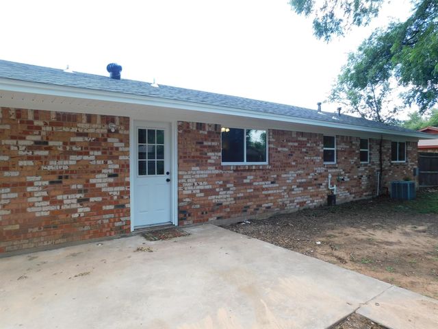 804 CHESTNUT STREET, Burkburnett, TX 76354