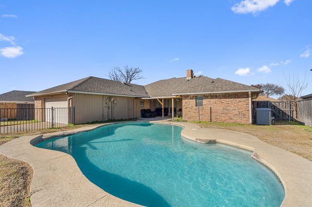2220 Cedar Circle, Carrollton, TX 75006
