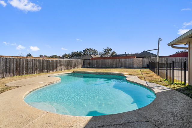2220 Cedar Circle, Carrollton, TX 75006