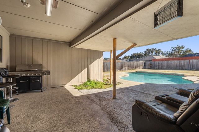 2220 Cedar Circle, Carrollton, TX 75006
