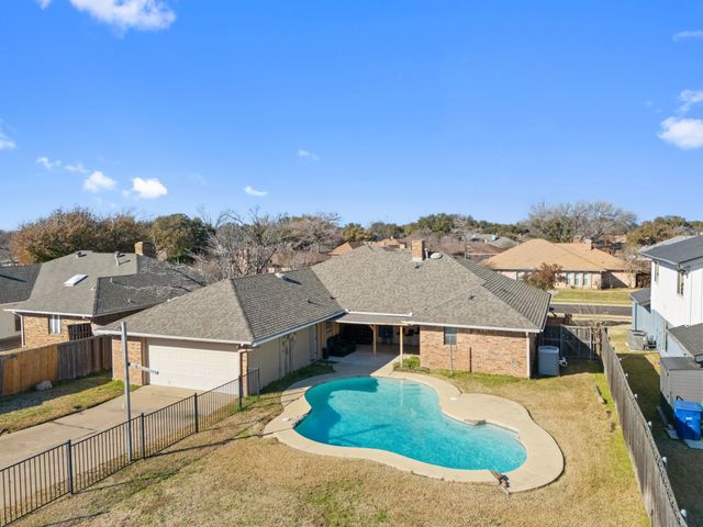 2220 Cedar Circle, Carrollton, TX 75006