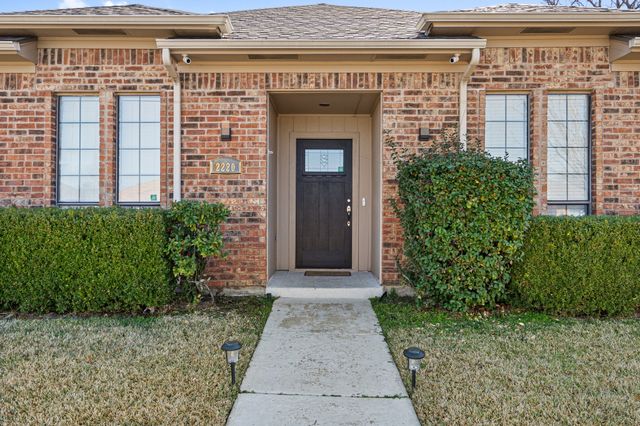 2220 Cedar Circle, Carrollton, TX 75006