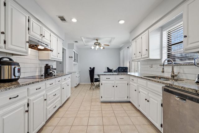 2220 Cedar Circle, Carrollton, TX 75006