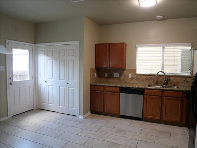 1739 Nichole Woods Drive, Houston, TX 77047