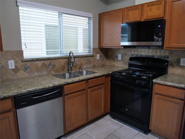 1739 Nichole Woods Drive, Houston, TX 77047