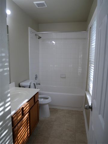 1739 Nichole Woods Drive, Houston, TX 77047