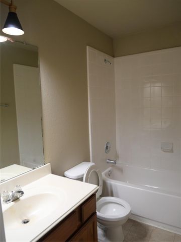 1739 Nichole Woods Drive, Houston, TX 77047