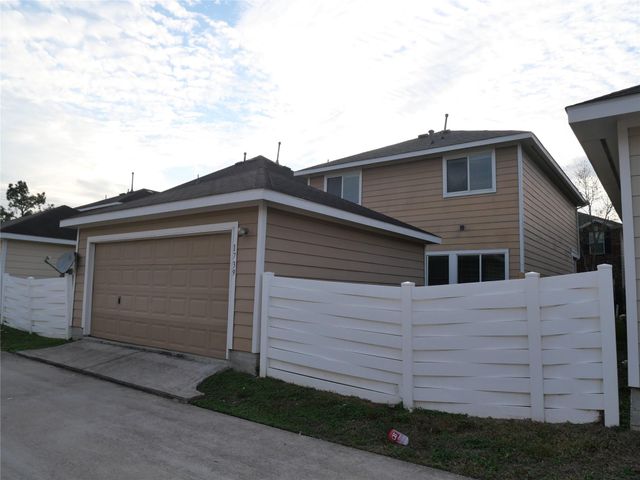 1739 Nichole Woods Drive, Houston, TX 77047