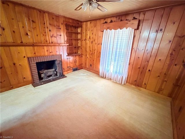 200 Royal Oaks Street, Thomasville, NC 27360